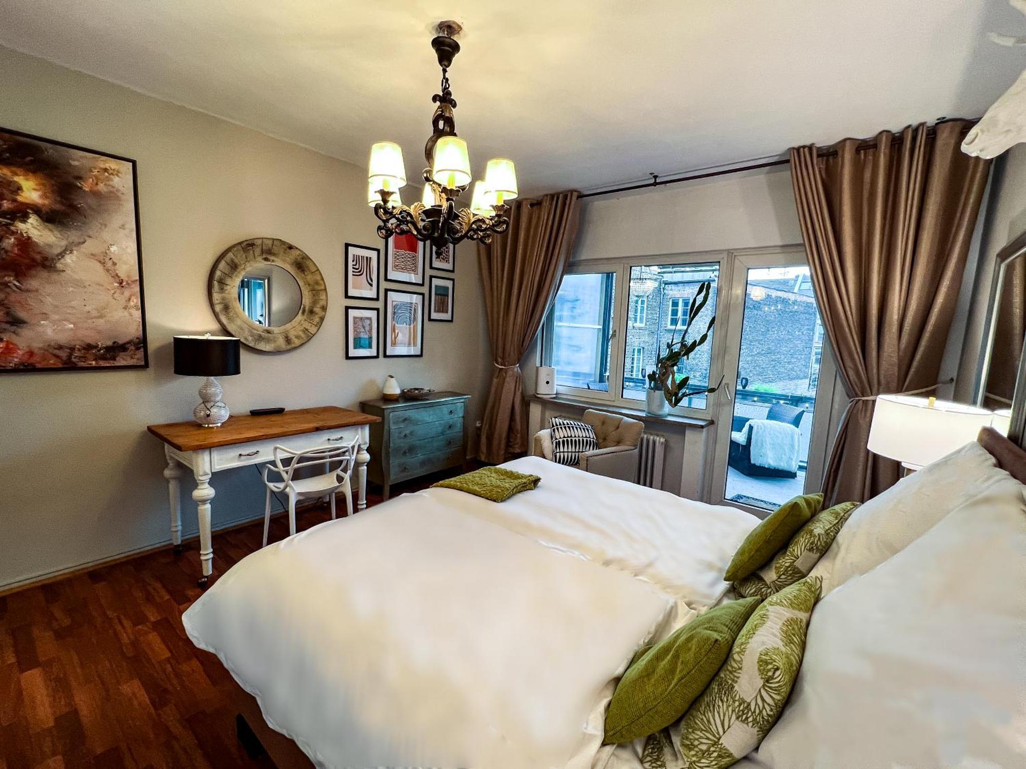 Big, Central And Charming Apartment On Schaafenstrasse Colónia Exterior foto
