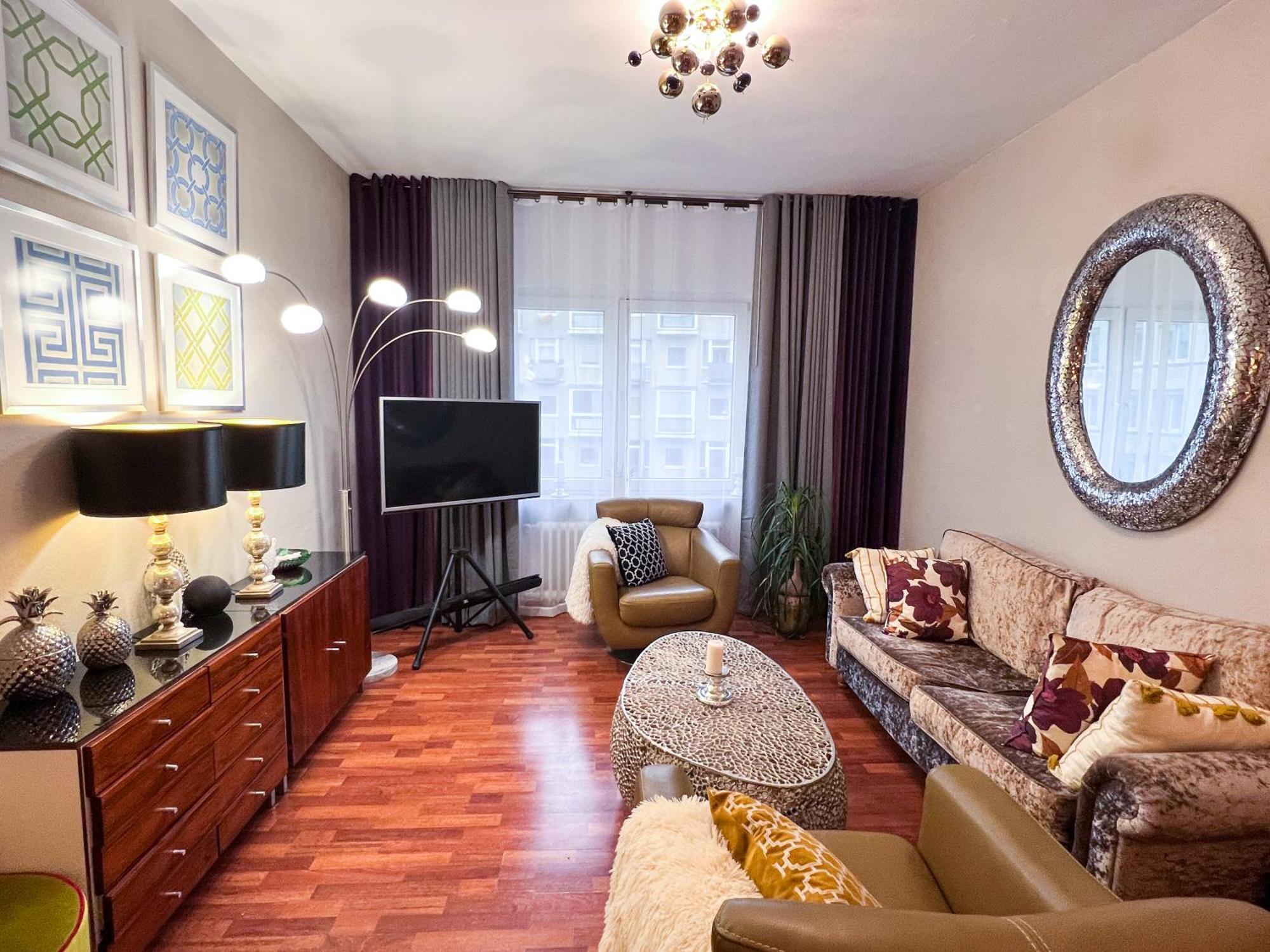 Big, Central And Charming Apartment On Schaafenstrasse Colónia Exterior foto