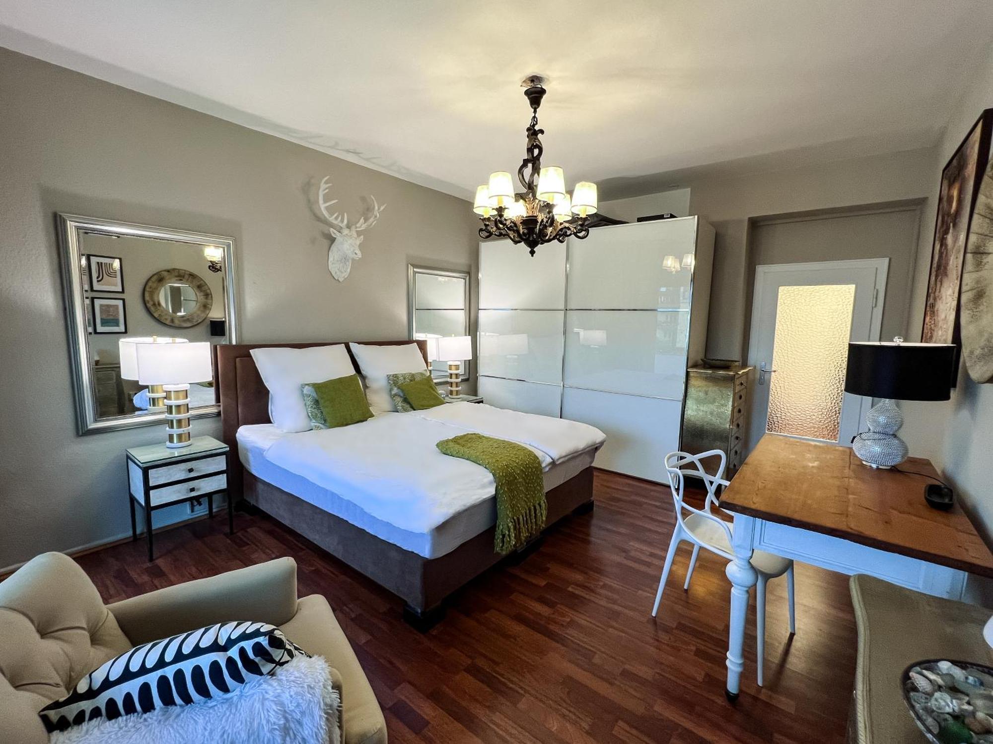 Big, Central And Charming Apartment On Schaafenstrasse Colónia Exterior foto